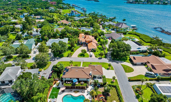 Anona Villa | Luxury 8-BR Villa w/Pool & Soccer - 20 Guests!