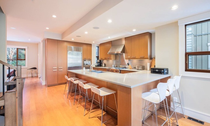 Whistler Condo | Luxury | AC | Private Hot Tub | BBQ | Pet friendly