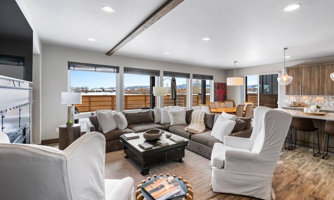 Bozeman House | Luxury Accommodations on the Park with Big Mountain Views