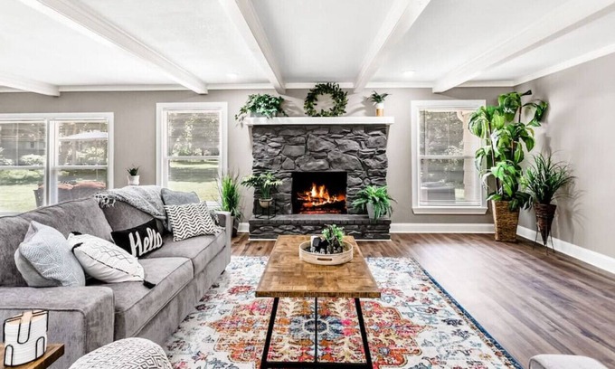 Prairie Village House | Luxury Amazing Home w/ Arcade and Movie Theatre
