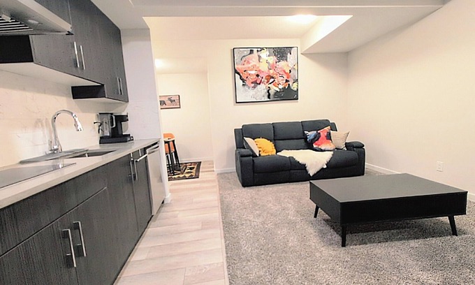 Airdrie Apartment | Luxury and Modern 2 bedroom suite