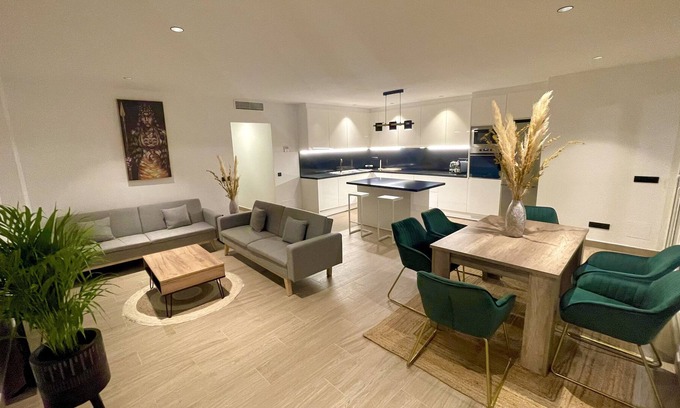 Talamanca Apartment | LUXURY APARTMENT MARINA BOTAFOCH