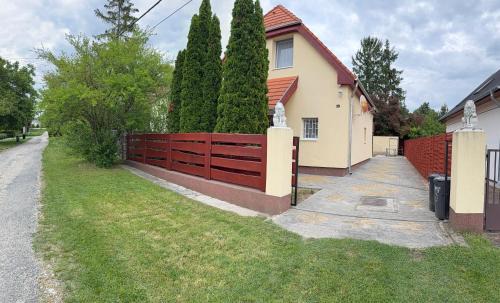 Balatonkenese Apartment | Luxury apartman