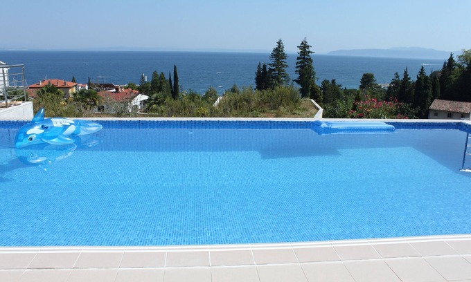 Icici Villa | Luxury Apartment in Opatija for 8 People With Pool and Silk Bedding