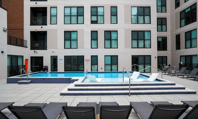Central Business District Apartment | Luxury apartment in Downtown with/Pool/Gym/Rooftop