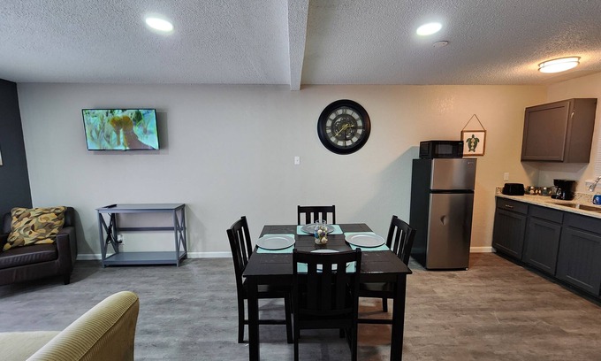 Sunrise Acres Apartment | Luxury Apartment Suite 7