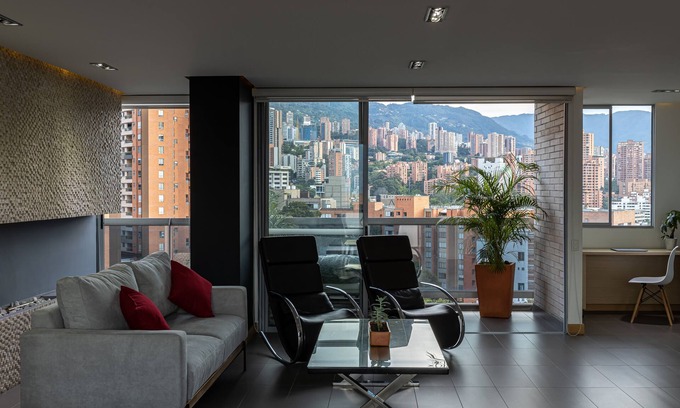 Lalinde Apartment | Luxury Apartment w/PANORAMIC Views 🌃 Lleras Park