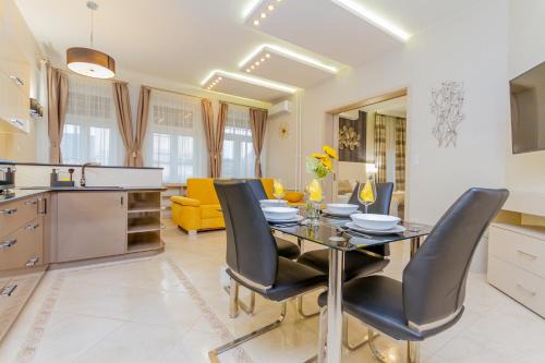 Belvaros - Lipotvaros Apartment | Luxury Apartment with balcony and sauna