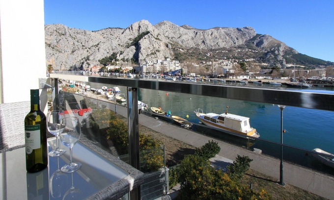 Omis Apartment | Luxury apartment with beautiful view and location!