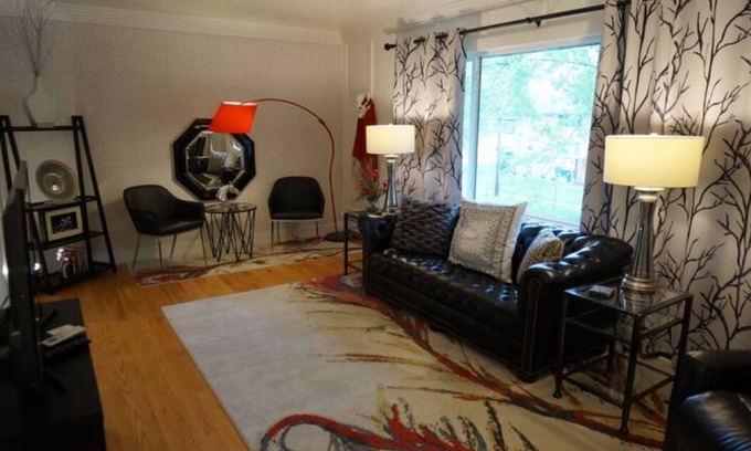 Kalamazoo House | Luxury Apartment with Patio