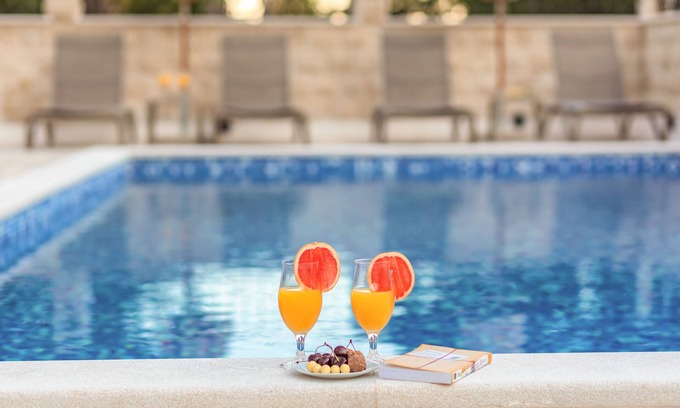 Kaluđerac Apartment | Luxury Apartments Queen - One Bedroom Apartment with Pool View