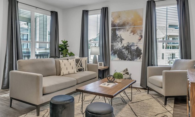 Spring Apartment | Luxury Apt, Private Balcony, Community Pool, Fitness Center, Workspace, BBQ Station