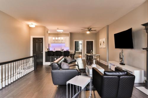 St. Louis Apartment | Luxury Apt w/Spectrum Mood Lighting - Historic Cherokee Street Antique Row