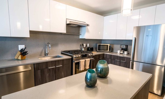 Downtown Apartment | Luxury Apt with Pool and Gym