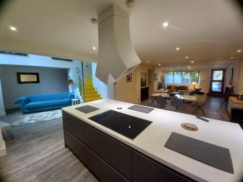 Gifford House | Luxury Architect Designed Apt 13 Mins to Royal mile