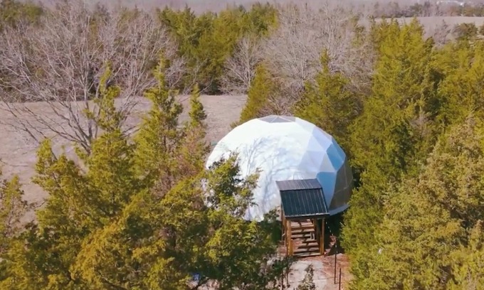 Paris Cabin | Luxury Bali Glamping – Hot Tub + 15 Acres - 90 mins from Dallas