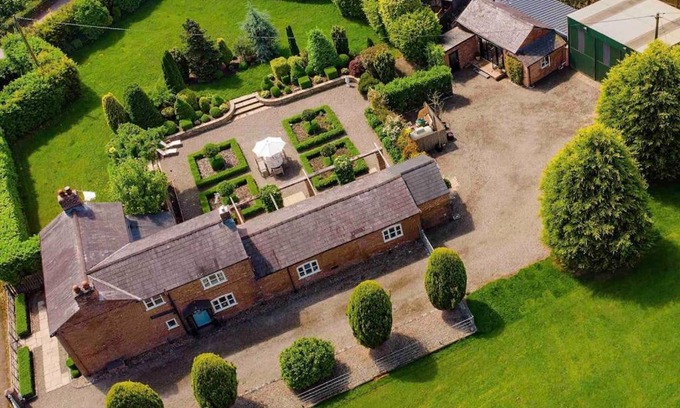 Cotebrook House | Luxury Barn with Hot Tub, Spa Treatments, Private Dining