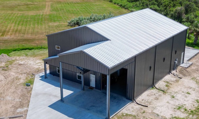 Port O Connor House | Luxury Barndo -Secure Boat Storage & Ice Maker