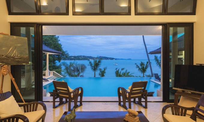 Wichit Villa | Luxury Beach Front Noble House Villa