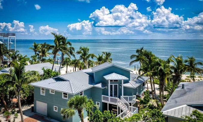 North Captiva House | Luxury Beachfront Home-Lit Fishing Dock, Shelling, Stunning Sunrises- Golf Cart