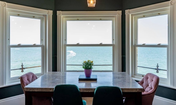 Herne Bay Apartment | Luxury Beachfront Penthouse, Panoramic Sea Views