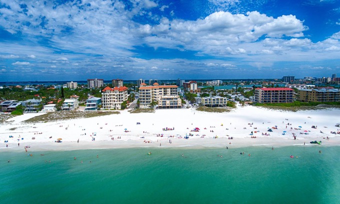 Clearwater Beach Condo | Luxury Beachfront Penthouse, 53' Beachfront Balcony, 3 bdrm, 2400 sf , 4th floor