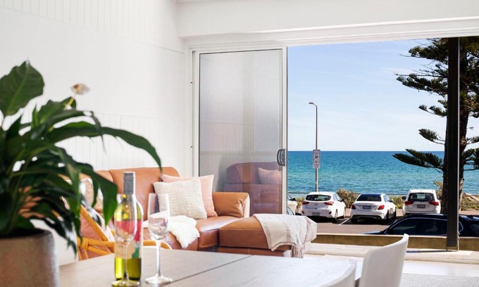 Henley Beach Apartment | Luxury Beachfront Retreat on Henley Beach Esplanade