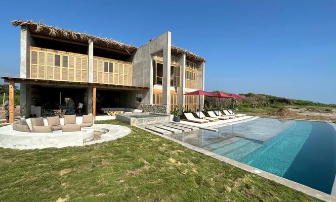 Santa Maria Colotepec House | Luxury Beachfront Villa in Puerto Escondido - Casa Entremuros