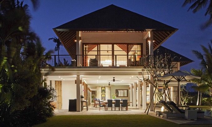 Sukawati House | Luxury Beachfront Villa in great location