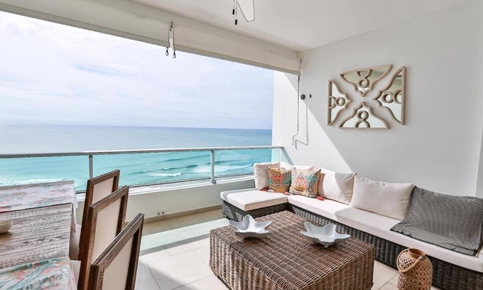 Villas Del Mar Apartment | Luxury Beachfront w/80 Inch SmartTV, Full Kitchen