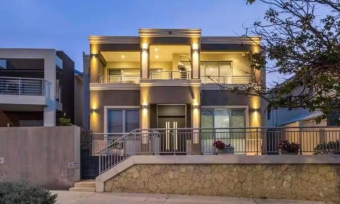 North Coogee House | Luxury Beachside Residence