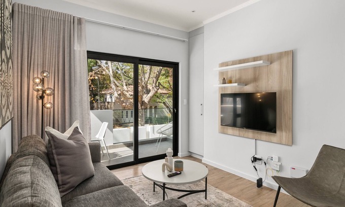 Greater Johannesburg Metropolitan Area Apartment | Luxury | Brand New | 2 Bed | Rosebank