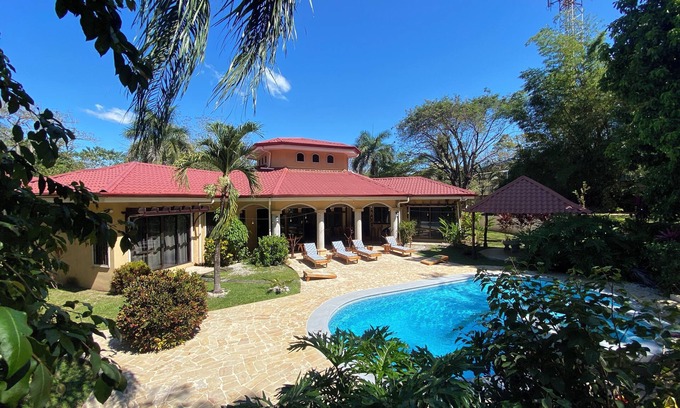 Samara House | Luxury by the Beach - Great for Families or Multiple Couples