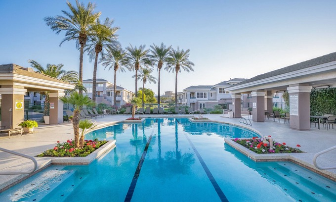 Kierland Condo | Luxury by the Kierland Commons! Heated Pool & Spa, Golf Views, Upgraded Unit!