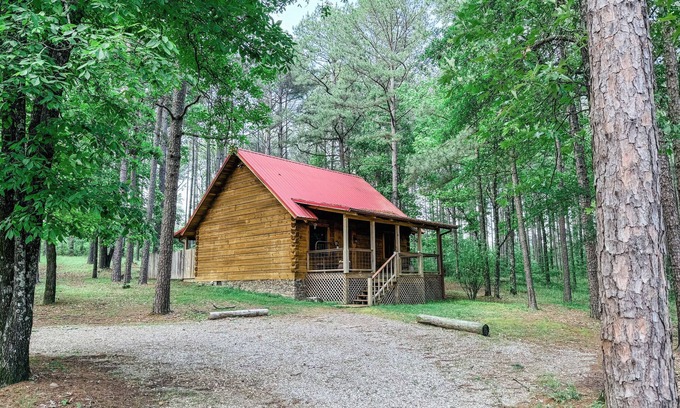 Bismarck Cabin | Luxury cabin getaway on a 40 acre retreat