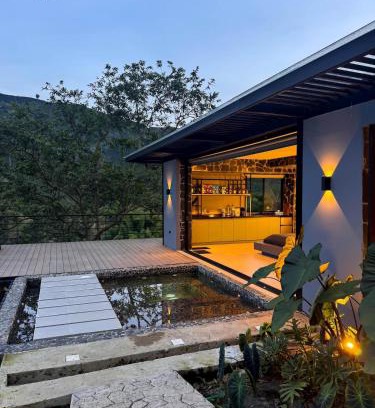 Palestina Ski Chalet | Luxury Cabin in the Coffee Landscape with Pool