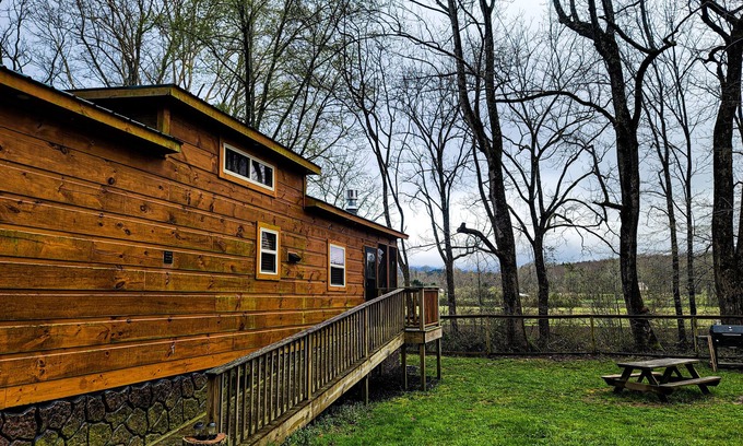 Andrews Cabin | Luxury Cabin on the River Surrounded by Stunning Mountain Views!