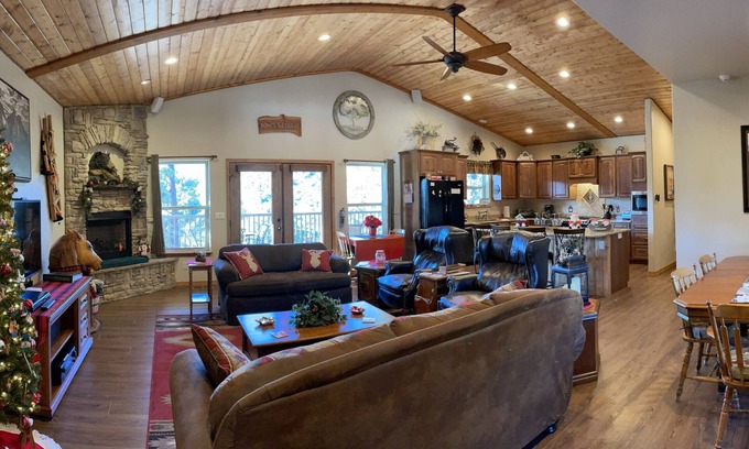 Ruidoso House | Luxury Cabin! Upper Canyon Lookout -Sierra Blanca view close to town
