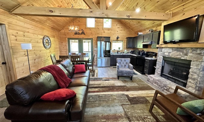 Rogers Cabin | Luxury cabin with a hot tub and internet