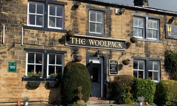 Apperley Bridge Apartment | Luxury canal side 2 bed apartment. Close to all amenities.