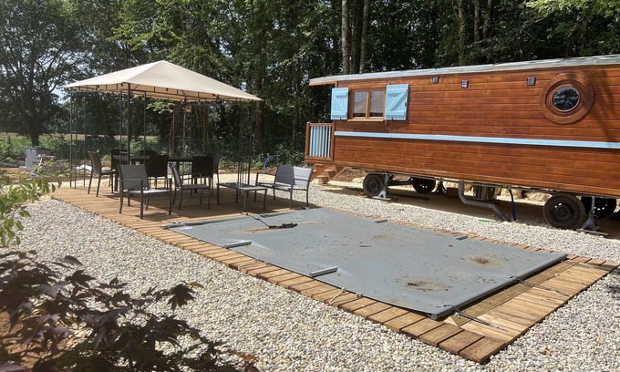 Journiac Cabin | Luxury caravan for 6 people - private swimming pool!