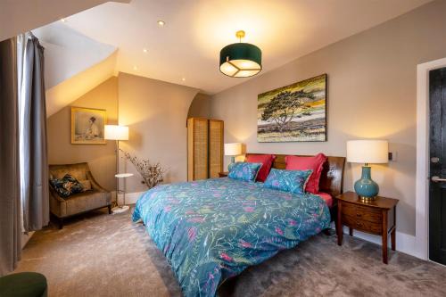 Canterbury House | Luxury Central Home - Parking & EV point, Superking bed