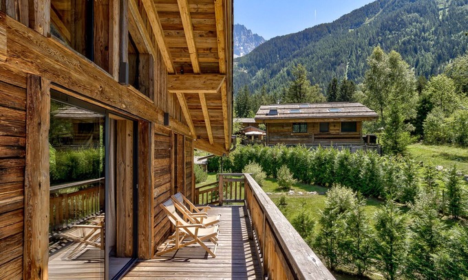 Chamonix-Mont-Blanc Ski Chalet | Luxury Chalet with Spa Cabin in Garden
