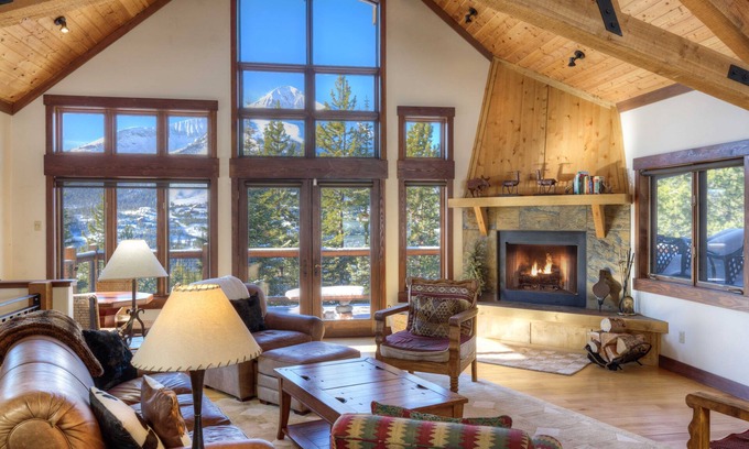 Big Sky House | Luxury Chalet- Amazing mountain views- nSki-in Ski-out access - Private hot tub