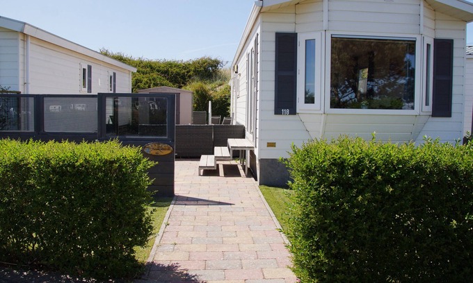 IJmuiden Ski Chalet | Luxury Chalet Blue Sea Thistle in IJmuiden 10 km north of Zandvoort