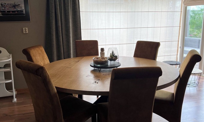 Breskens Ski Chalet | LUXURY CHALET FOR 5 PEOPLE WITHIN WALKING DISTANCE OF THE SEA AND BEACH