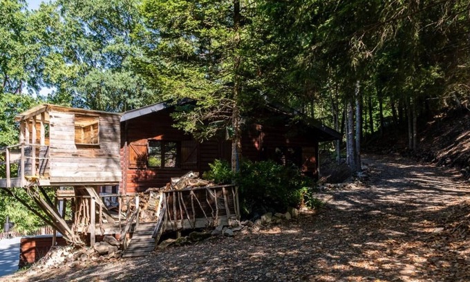 The Ardennes Ski Chalet | Luxury chalet in the woods with Jacuzzi (and Sauna from April 2023)