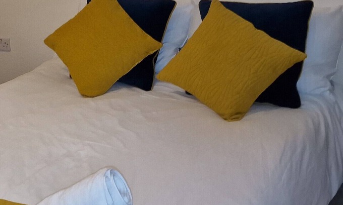 Gay Village Apartment | Luxury City Center Apartment with FREE Parking