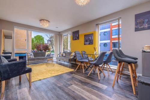 Saint Paul's Apartment | Luxury City Centre Apt with Garden View