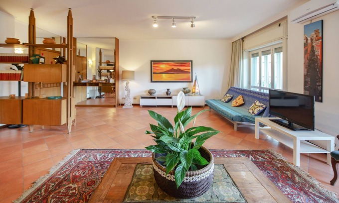 Naples City Centre Apartment | LUXURY CIUCIU, 2B-2B, in HISTORIC CENTER with ELEVATOR and GARAGE